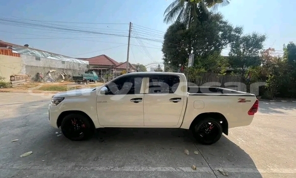 Acheter Occasion Voiture Toyota Hilux Blanc à Thakhek, Khammouan Province Acheter Occasion Voiture Toyota Hilux Blanc à Thakhek, Khammouan Province