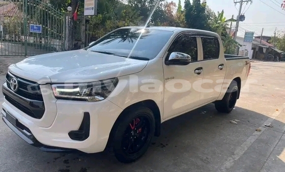 Acheter Occasion Voiture Toyota Hilux Blanc à Thakhek, Khammouan Province Acheter Occasion Voiture Toyota Hilux Blanc à Thakhek, Khammouan Province