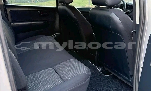 Acheter Occasion Voiture Toyota Hiluxe VIGO Blanc à Vientiane, Vientiane Province Acheter Occasion Voiture Toyota Hiluxe VIGO Blanc à Vientiane, Vientiane Province