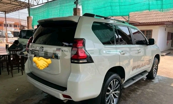 ຊື້ ໃຊ້ແລ້ວ Toyota Prado White ລົດ ໃນ Vientiane ໃນ Vientiane Province ຊື້ ໃຊ້ແລ້ວ Toyota Prado White ລົດ ໃນ Vientiane ໃນ Vientiane Province