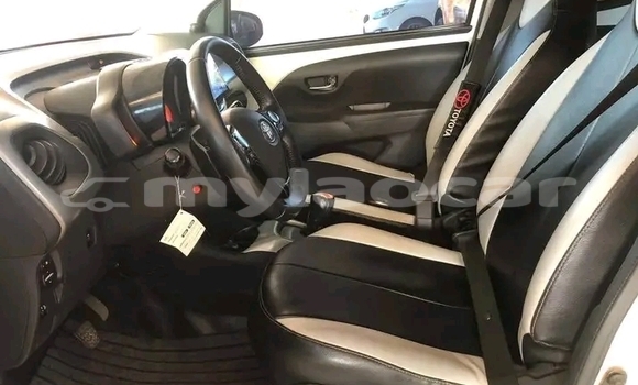 ຊື້ ໃຊ້ແລ້ວ Toyota Echo White ລົດ ໃນ Vientiane ໃນ Vientiane Province ຊື້ ໃຊ້ແລ້ວ Toyota Echo White ລົດ ໃນ Vientiane ໃນ Vientiane Province