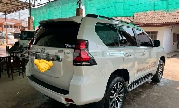 ຊື້ ໃຊ້ແລ້ວ Toyota Prado White ລົດ ໃນ Ban Nahin ໃນ Oudômxai Province ຊື້ ໃຊ້ແລ້ວ Toyota Prado White ລົດ ໃນ Ban Nahin ໃນ Oudômxai Province
