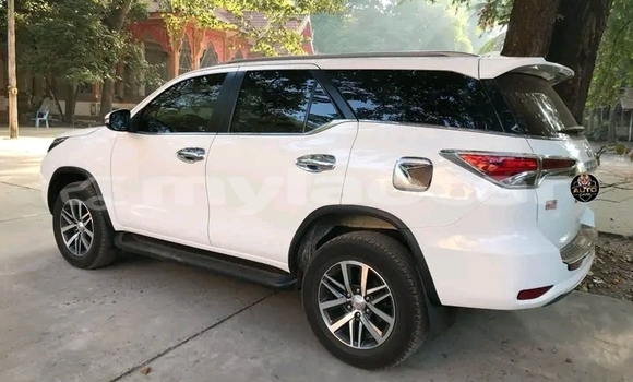 ຊື້ ໃຊ້ແລ້ວ Toyota Fortuner White ລົດ ໃນ Vientiane ໃນ Vientiane Province ຊື້ ໃຊ້ແລ້ວ Toyota Fortuner White ລົດ ໃນ Vientiane ໃນ Vientiane Province
