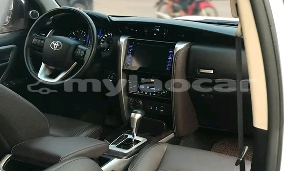 ຊື້ ໃຊ້ແລ້ວ Toyota Fortuner White ລົດ ໃນ Vientiane ໃນ Vientiane Province ຊື້ ໃຊ້ແລ້ວ Toyota Fortuner White ລົດ ໃນ Vientiane ໃນ Vientiane Province