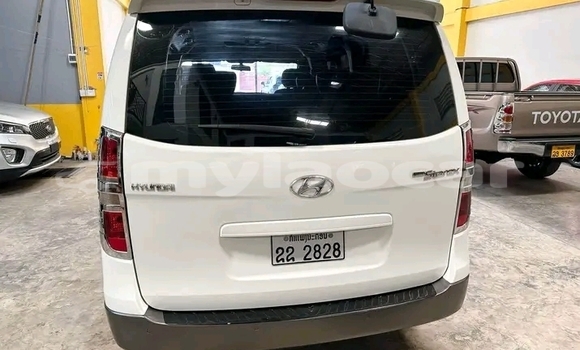 ຊື້ ໃຊ້ແລ້ວ Hyundai H1 White ລົດ ໃນ Vientiane ໃນ Vientiane Province ຊື້ ໃຊ້ແລ້ວ Hyundai H1 White ລົດ ໃນ Vientiane ໃນ Vientiane Province