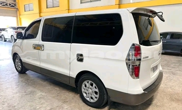 ຊື້ ໃຊ້ແລ້ວ Hyundai H1 White ລົດ ໃນ Vientiane ໃນ Vientiane Province ຊື້ ໃຊ້ແລ້ວ Hyundai H1 White ລົດ ໃນ Vientiane ໃນ Vientiane Province