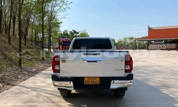 ຊື້ ໃຊ້ແລ້ວ Toyota Hiluxe Revo White ລົດ ໃນ Vientiane ໃນ Vientiane Province ຊື້ ໃຊ້ແລ້ວ Toyota Hiluxe Revo White ລົດ ໃນ Vientiane ໃນ Vientiane Province