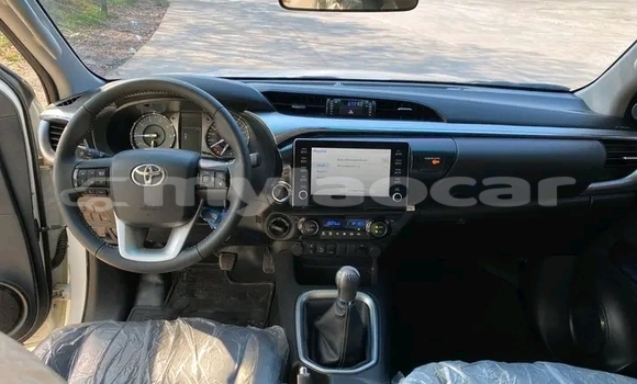 ຊື້ ໃຊ້ແລ້ວ Toyota Hiluxe Revo White ລົດ ໃນ Vientiane ໃນ Vientiane Province ຊື້ ໃຊ້ແລ້ວ Toyota Hiluxe Revo White ລົດ ໃນ Vientiane ໃນ Vientiane Province