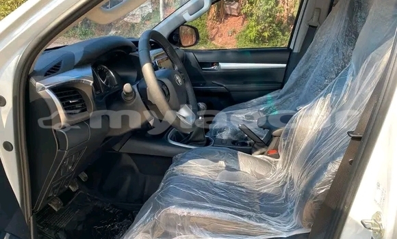 ຊື້ ໃຊ້ແລ້ວ Toyota Hiluxe Revo White ລົດ ໃນ Vientiane ໃນ Vientiane Province ຊື້ ໃຊ້ແລ້ວ Toyota Hiluxe Revo White ລົດ ໃນ Vientiane ໃນ Vientiane Province