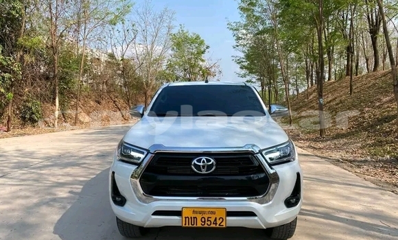 ຊື້ ໃຊ້ແລ້ວ Toyota Hiluxe Revo White ລົດ ໃນ Vientiane ໃນ Vientiane Province ຊື້ ໃຊ້ແລ້ວ Toyota Hiluxe Revo White ລົດ ໃນ Vientiane ໃນ Vientiane Province
