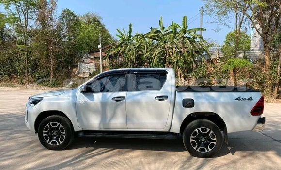 ຊື້ ໃຊ້ແລ້ວ Toyota Hiluxe Revo White ລົດ ໃນ Vientiane ໃນ Vientiane Province ຊື້ ໃຊ້ແລ້ວ Toyota Hiluxe Revo White ລົດ ໃນ Vientiane ໃນ Vientiane Province