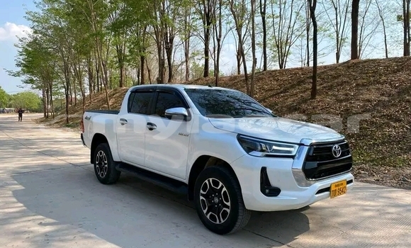 ຊື້ ໃຊ້ແລ້ວ Toyota Hiluxe Revo White ລົດ ໃນ Vientiane ໃນ Vientiane Province ຊື້ ໃຊ້ແລ້ວ Toyota Hiluxe Revo White ລົດ ໃນ Vientiane ໃນ Vientiane Province