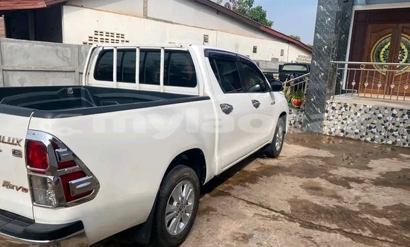 ຊື້ ໃຊ້ແລ້ວ Toyota Hiluxe Revo White ລົດ ໃນ Vientiane ໃນ Vientiane Province ຊື້ ໃຊ້ແລ້ວ Toyota Hiluxe Revo White ລົດ ໃນ Vientiane ໃນ Vientiane Province