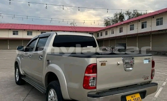 ຊື້ ໃຊ້ແລ້ວ Toyota Hiluxe Revo Silver ລົດ ໃນ Vientiane ໃນ Vientiane Province ຊື້ ໃຊ້ແລ້ວ Toyota Hiluxe Revo Silver ລົດ ໃນ Vientiane ໃນ Vientiane Province
