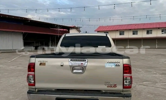ຊື້ ໃຊ້ແລ້ວ Toyota Hiluxe Revo Silver ລົດ ໃນ Vientiane ໃນ Vientiane Province ຊື້ ໃຊ້ແລ້ວ Toyota Hiluxe Revo Silver ລົດ ໃນ Vientiane ໃນ Vientiane Province