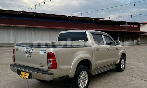 ຊື້ ໃຊ້ແລ້ວ Toyota Hiluxe Revo Silver ລົດ ໃນ Vientiane ໃນ Vientiane Province ຊື້ ໃຊ້ແລ້ວ Toyota Hiluxe Revo Silver ລົດ ໃນ Vientiane ໃນ Vientiane Province