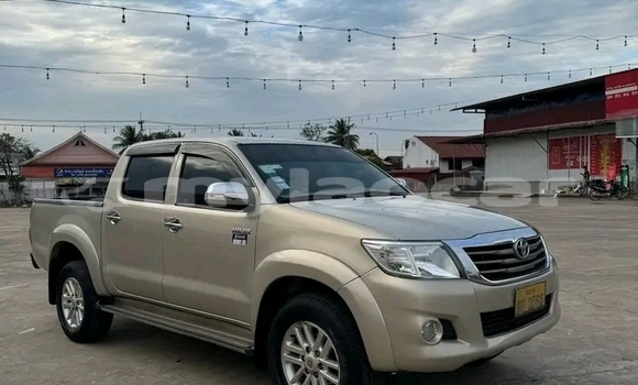 ຊື້ ໃຊ້ແລ້ວ Toyota Hiluxe Revo Silver ລົດ ໃນ Vientiane ໃນ Vientiane Province ຊື້ ໃຊ້ແລ້ວ Toyota Hiluxe Revo Silver ລົດ ໃນ Vientiane ໃນ Vientiane Province