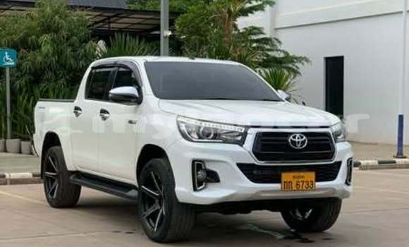 Buy Used Toyota Hiluxe Revo Green Car in Vientiane in Vientiane Province Buy Used Toyota Hiluxe Revo Green Car in Vientiane in Vientiane Province