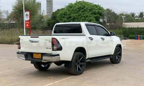 Buy Used Toyota Hiluxe Revo Green Car in Vientiane in Vientiane Province Buy Used Toyota Hiluxe Revo Green Car in Vientiane in Vientiane Province