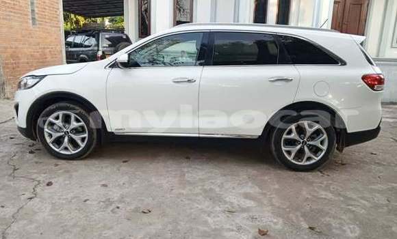 Buy Used Kia Sorento Other Car in Vientiane in Vientiane Province Buy Used Kia Sorento Other Car in Vientiane in Vientiane Province