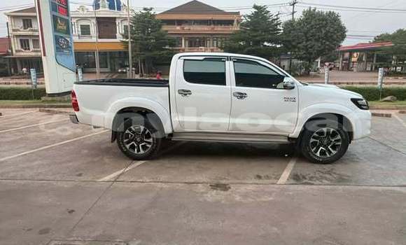 Buy Used Toyota Alphard Black Car in Vientiane in Vientiane Province Buy Used Toyota Alphard Black Car in Vientiane in Vientiane Province