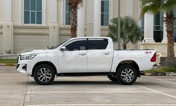 Buy Used Toyota Hilux White Car in Luang Namtha in Luang Namtha Province Buy Used Toyota Hilux White Car in Luang Namtha in Luang Namtha Province