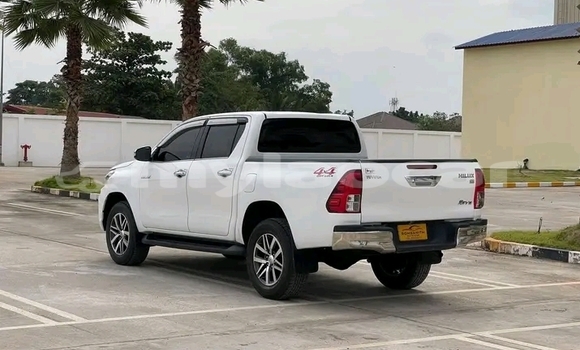 Buy Used Toyota Hilux White Car in Luang Namtha in Luang Namtha Province Buy Used Toyota Hilux White Car in Luang Namtha in Luang Namtha Province