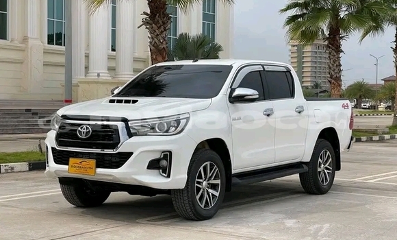 Buy Used Toyota Hilux White Car in Luang Namtha in Luang Namtha Province Buy Used Toyota Hilux White Car in Luang Namtha in Luang Namtha Province