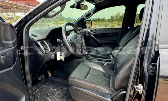 Buy Used Toyota Hilux Black Car in Vientiane in Vientiane Province Buy Used Toyota Hilux Black Car in Vientiane in Vientiane Province