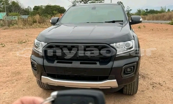 Buy Used Toyota Hilux Black Car in Vientiane in Vientiane Province Buy Used Toyota Hilux Black Car in Vientiane in Vientiane Province