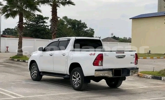 Buy Used Toyota Hiluxe Revo White Car in Luang Namtha in Luang Namtha Province Buy Used Toyota Hiluxe Revo White Car in Luang Namtha in Luang Namtha Province