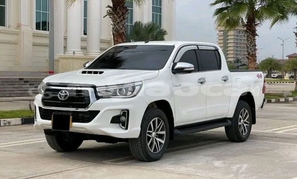 Buy Used Toyota Hiluxe Revo White Car in Luang Namtha in Luang Namtha Province Buy Used Toyota Hiluxe Revo White Car in Luang Namtha in Luang Namtha Province