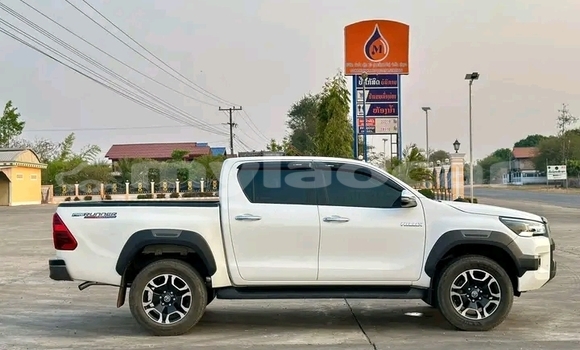 Buy Used Toyota Hilux White Car in Thakhek in Khammouan Province Buy Used Toyota Hilux White Car in Thakhek in Khammouan Province