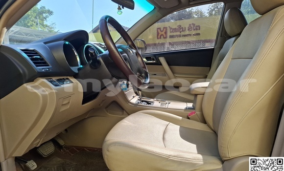 ຊື້ ໃຊ້ແລ້ວ Toyota Highlander Black ລົດ ໃນ Luang Prabang ໃນ Louangphabang Province ຊື້ ໃຊ້ແລ້ວ Toyota Highlander Black ລົດ ໃນ Luang Prabang ໃນ Louangphabang Province
