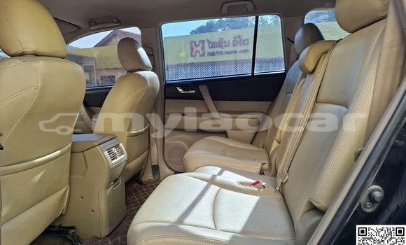 ຊື້ ໃຊ້ແລ້ວ Toyota Highlander Black ລົດ ໃນ Luang Prabang ໃນ Louangphabang Province ຊື້ ໃຊ້ແລ້ວ Toyota Highlander Black ລົດ ໃນ Luang Prabang ໃນ Louangphabang Province