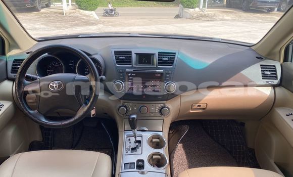 ຊື້ ໃຊ້ແລ້ວ Toyota Highlander Black ລົດ ໃນ Luang Prabang ໃນ Louangphabang Province ຊື້ ໃຊ້ແລ້ວ Toyota Highlander Black ລົດ ໃນ Luang Prabang ໃນ Louangphabang Province