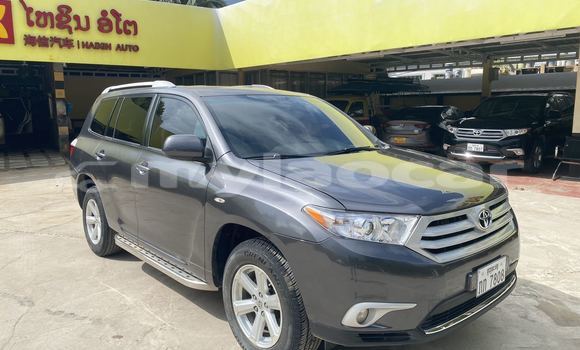 ຊື້ ໃຊ້ແລ້ວ Toyota Highlander Black ລົດ ໃນ Luang Prabang ໃນ Louangphabang Province ຊື້ ໃຊ້ແລ້ວ Toyota Highlander Black ລົດ ໃນ Luang Prabang ໃນ Louangphabang Province