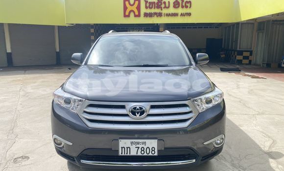 ຊື້ ໃຊ້ແລ້ວ Toyota Highlander Black ລົດ ໃນ Luang Prabang ໃນ Louangphabang Province ຊື້ ໃຊ້ແລ້ວ Toyota Highlander Black ລົດ ໃນ Luang Prabang ໃນ Louangphabang Province