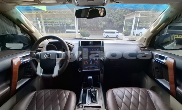 ຊື້ ໃຊ້ແລ້ວ Toyota Land Cruiser Prado White ລົດ ໃນ Luang Prabang ໃນ Louangphabang Province ຊື້ ໃຊ້ແລ້ວ Toyota Land Cruiser Prado White ລົດ ໃນ Luang Prabang ໃນ Louangphabang Province