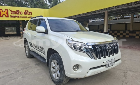 ຊື້ ໃຊ້ແລ້ວ Toyota Land Cruiser Prado White ລົດ ໃນ Luang Prabang ໃນ Louangphabang Province ຊື້ ໃຊ້ແລ້ວ Toyota Land Cruiser Prado White ລົດ ໃນ Luang Prabang ໃນ Louangphabang Province