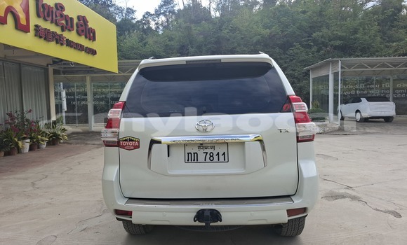 ຊື້ ໃຊ້ແລ້ວ Toyota Land Cruiser Prado White ລົດ ໃນ Luang Prabang ໃນ Louangphabang Province ຊື້ ໃຊ້ແລ້ວ Toyota Land Cruiser Prado White ລົດ ໃນ Luang Prabang ໃນ Louangphabang Province