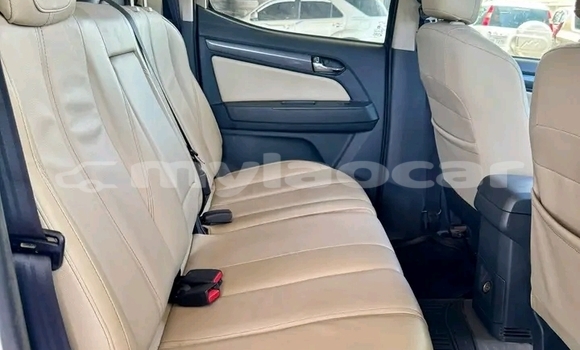 Buy Used Chevrolet Corolado White Car in Vientiane in Vientiane Province