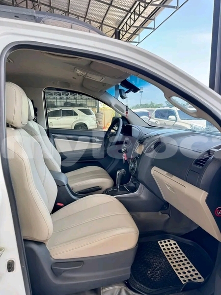 Big with watermark chevrolet corolado vientiane province vientiane 6502