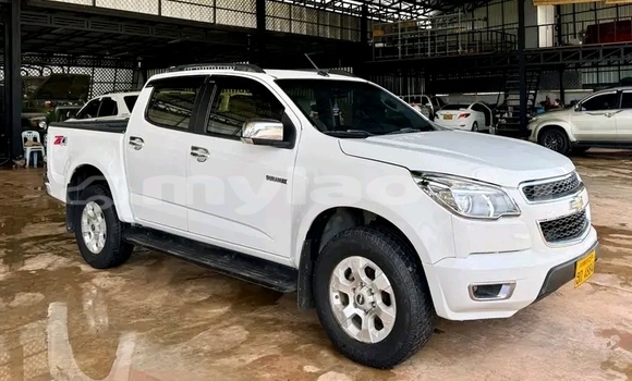 Buy Used Chevrolet Corolado White Car in Vientiane in Vientiane Province Buy Used Chevrolet Corolado White Car in Vientiane in Vientiane Province