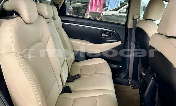 Acheter Occasion Voiture Kia Carens Blanc à Thakhek, Khammouan Province Acheter Occasion Voiture Kia Carens Blanc à Thakhek, Khammouan Province