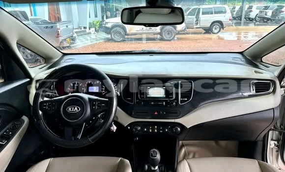 Acheter Occasion Voiture Kia Carens Blanc à Thakhek, Khammouan Province Acheter Occasion Voiture Kia Carens Blanc à Thakhek, Khammouan Province