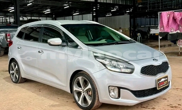 Acheter Occasion Voiture Kia Carens Blanc à Thakhek, Khammouan Province Acheter Occasion Voiture Kia Carens Blanc à Thakhek, Khammouan Province