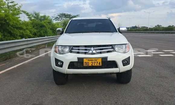 Buy Used Mitsubishi Triton White Car in Vientiane in Vientiane Province Buy Used Mitsubishi Triton White Car in Vientiane in Vientiane Province