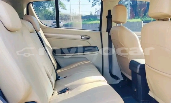 Buy Used Chevrolet TrailBlazer White Car in Vientiane in Vientiane Province