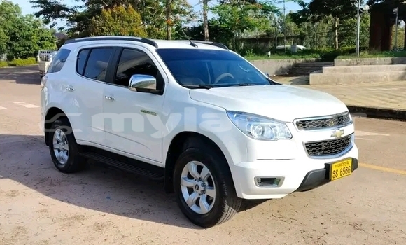 Buy Used Chevrolet TrailBlazer White Car in Vientiane in Vientiane Province Buy Used Chevrolet TrailBlazer White Car in Vientiane in Vientiane Province